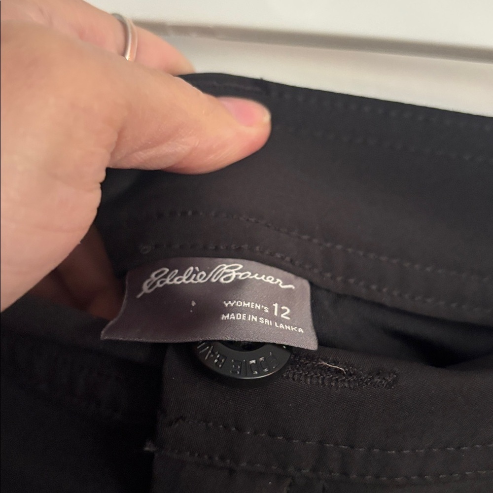 Eddie Bauer Women’s Adventurer 2.0  Black Skort - Picture 5 of 7